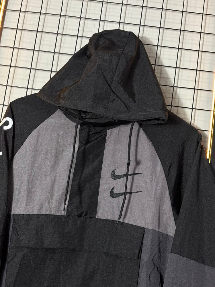 CORTA VENTO NK SWOOSH PRETO