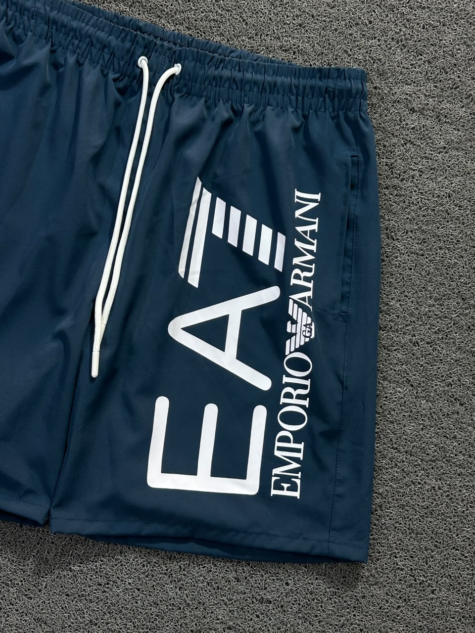 BERMUDA EA7 AZUL M. MONOC.