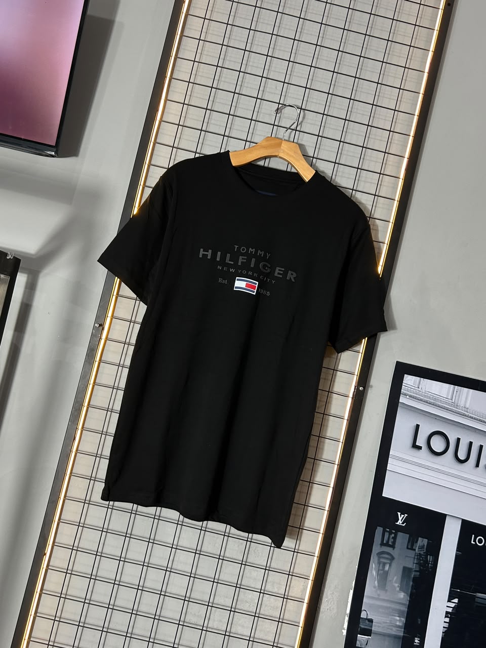 Camiseta Tommy H. Letreiro Preta