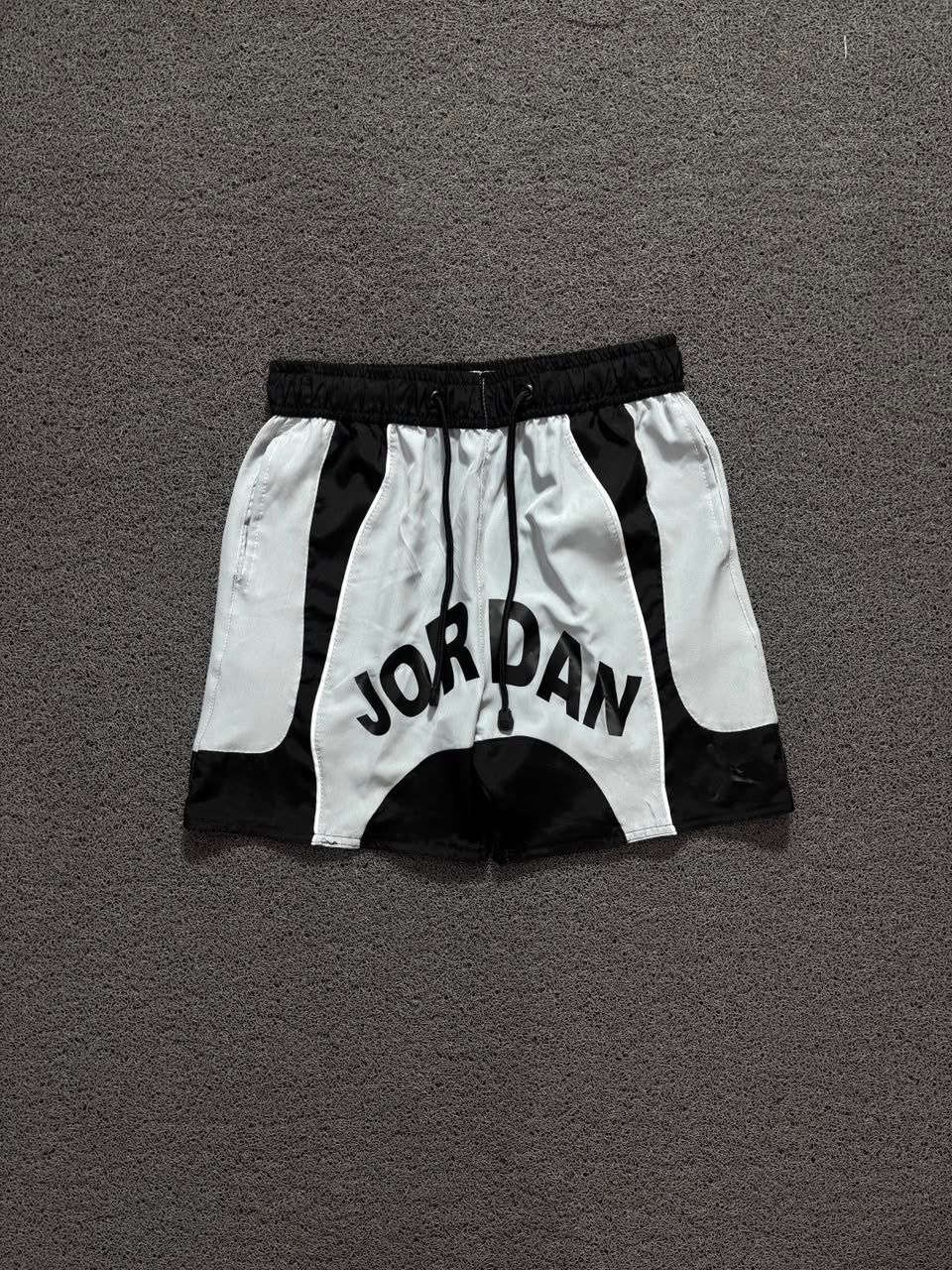 BERMUDA JORDAN PRETA/CINZA