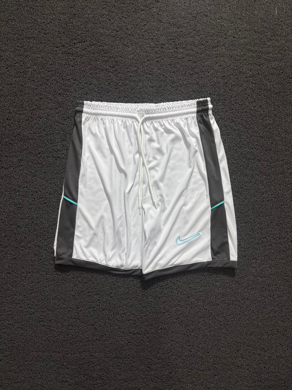 BERMUDA NK ACADEMY BRANCA/CINZA