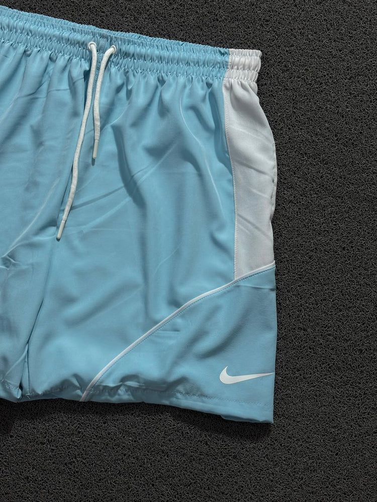 BERMUDA NK SWOOSH AZUL BEBÊ/BRANCA