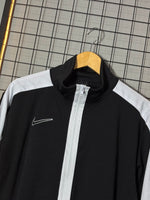 JAQUETA NK ACADEMY PRETO/BRANCO