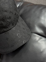 BONÉ LV BLACK GOLD
