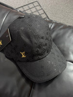 BONÉ LV BLACK GOLD