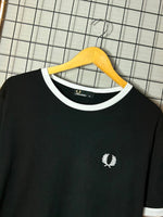 Camiseta Fred Perry Preta