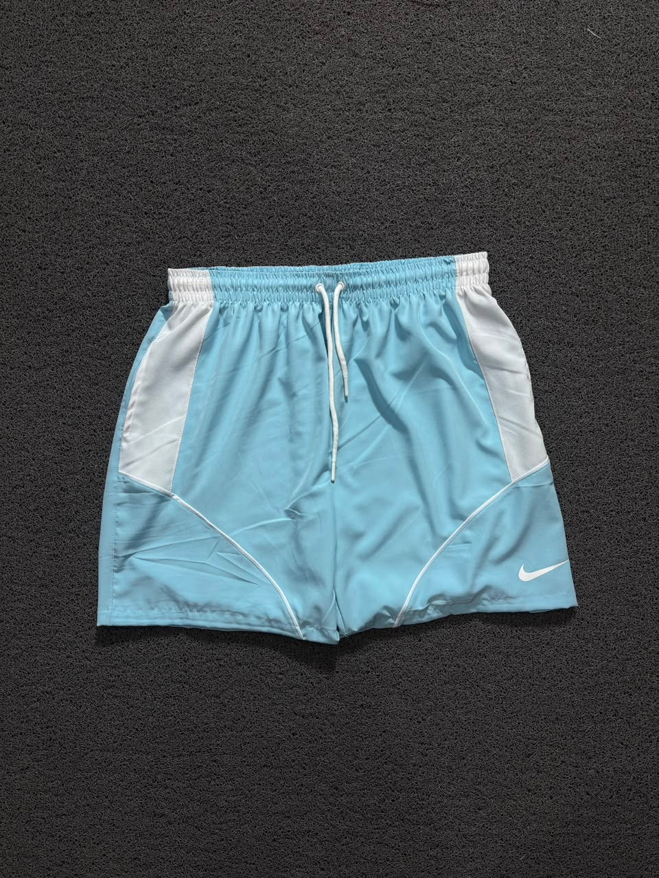 BERMUDA NK SWOOSH AZUL BEBÊ/BRANCA