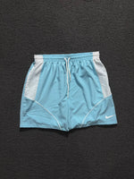 BERMUDA NK SWOOSH AZUL BEBÊ/BRANCA