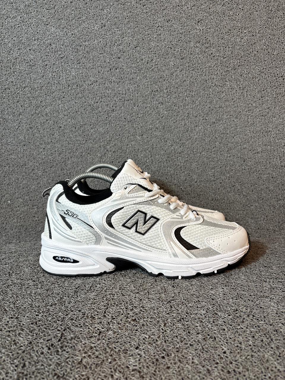 NEW BALANCE 530 BRANCO/PRETO