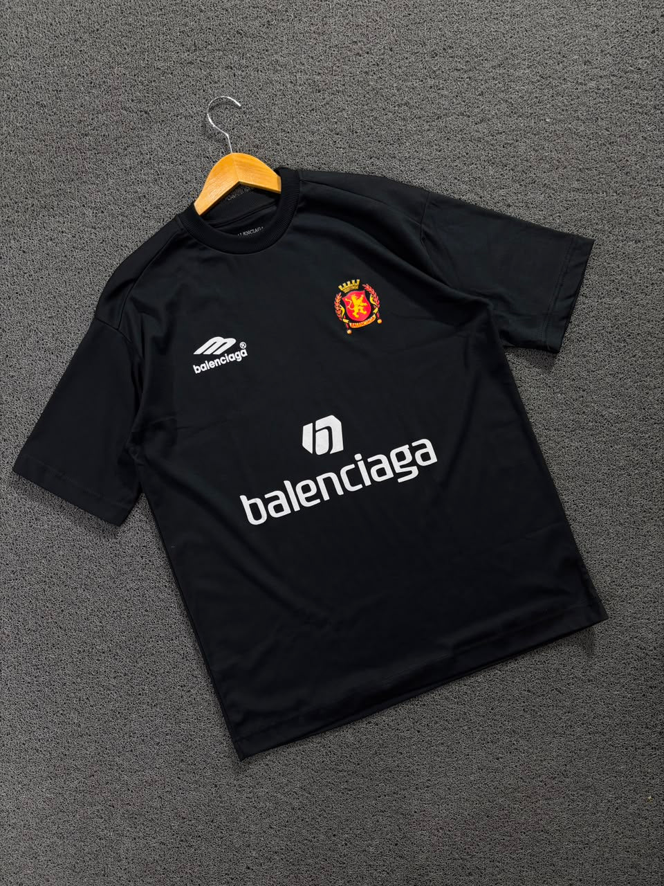 Camiseta Balenciaga x Paris Preta