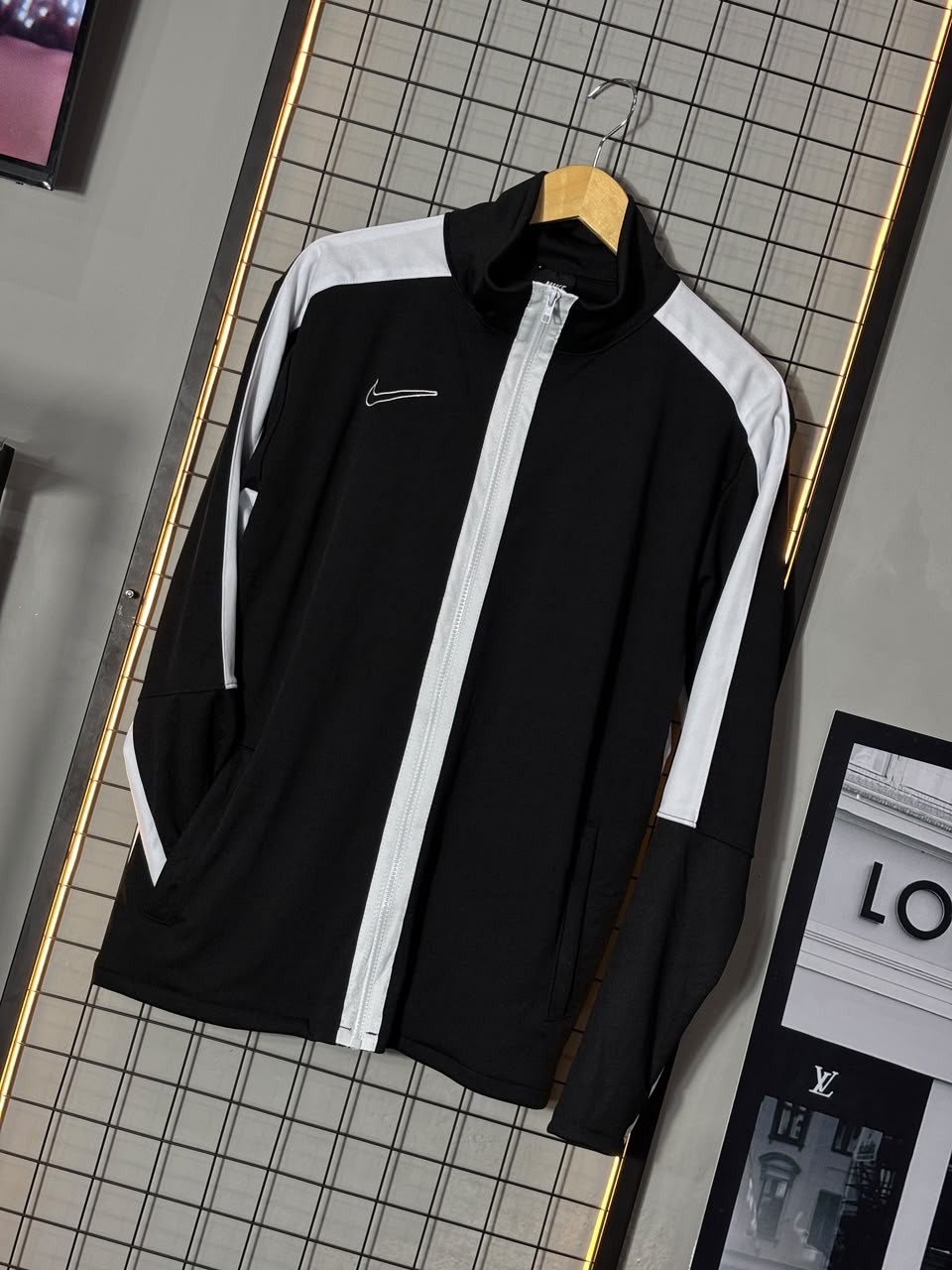 JAQUETA NK ACADEMY PRETO/BRANCO