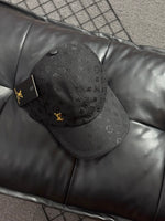 BONÉ LV BLACK GOLD