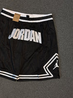BERMUDA JORDAN PREMIUM LETREIRO PRETA