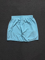 BERMUDA NK SWOOSH AZUL BEBÊ/BRANCA