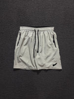 BERMUDA NK SWOOSH EMB. CINZA CLARO
