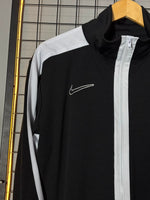 JAQUETA NK ACADEMY PRETO/BRANCO