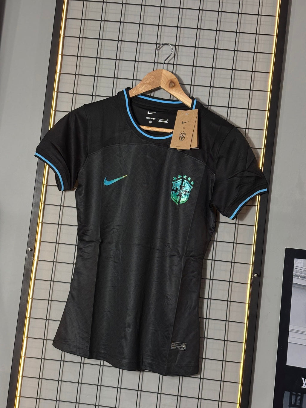 Camisa Brasil Refletiva Black NK 2022 - FEM.
