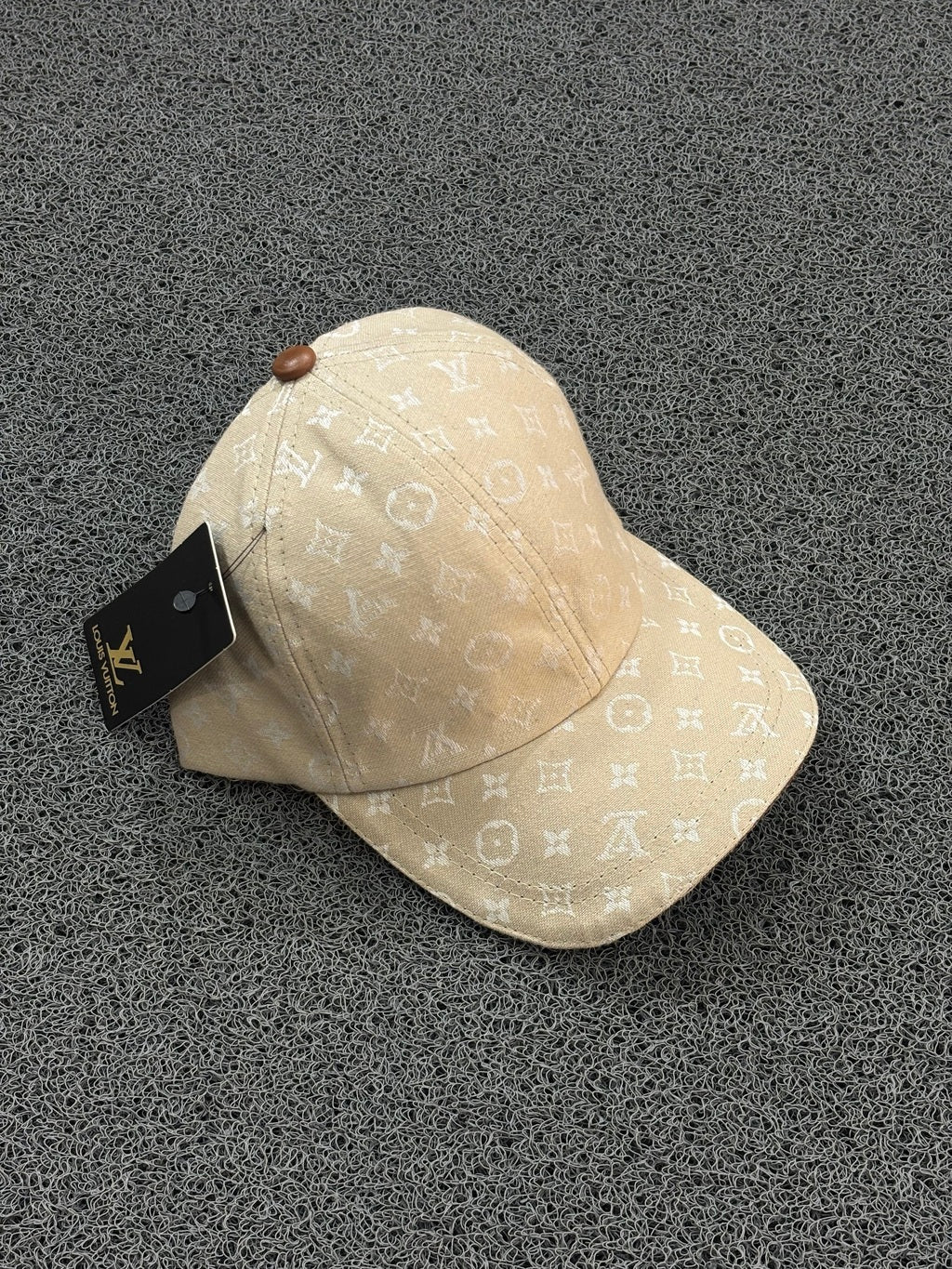 Boné LV - Creme