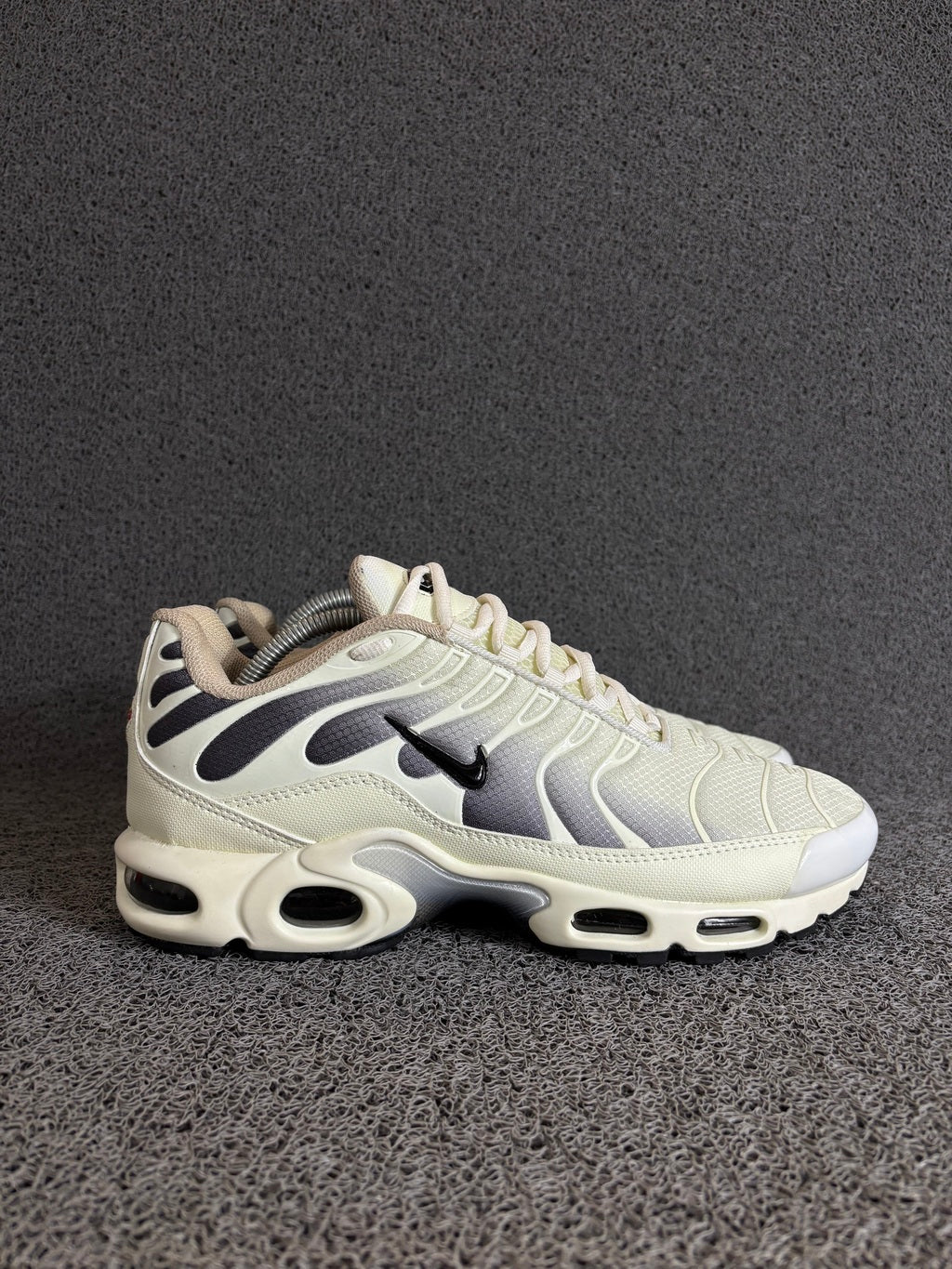 Nike Air Max TN Plus - Off Grey
