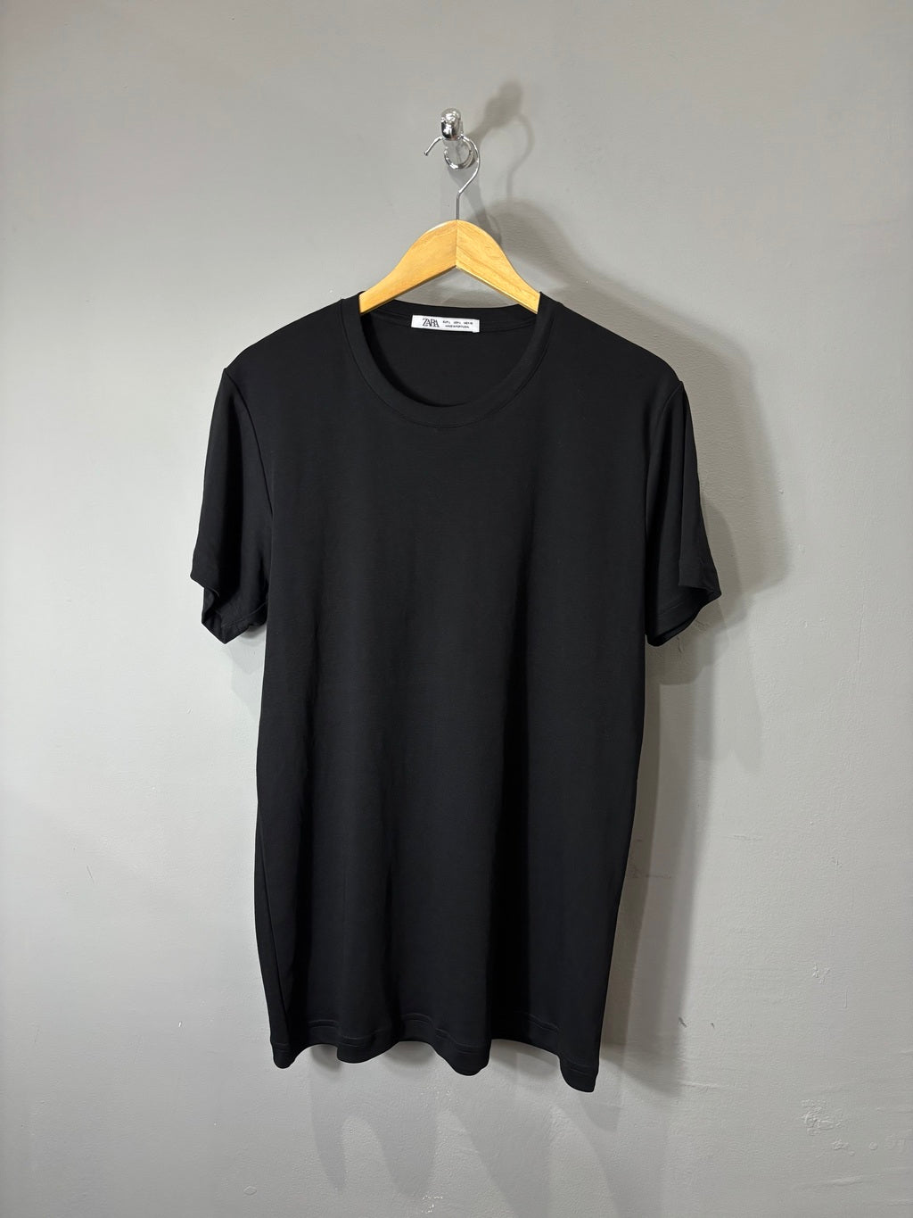 Camiseta Zara Básica - Preta