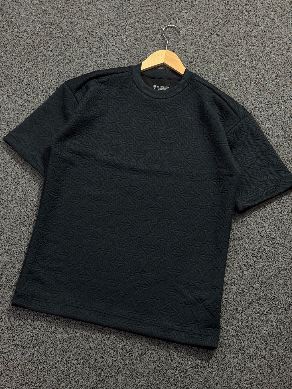 Camiseta LV Monocromática - Oversized